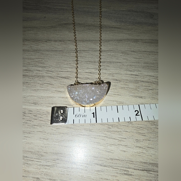 White druzy quartz necklace - Picture 8 of 16
